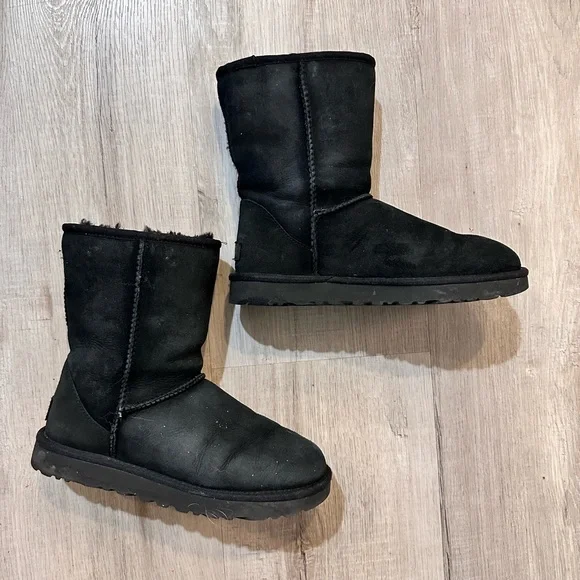 UGG Shoes Uggs Super Cute Black 7 Like New Very Comfortable